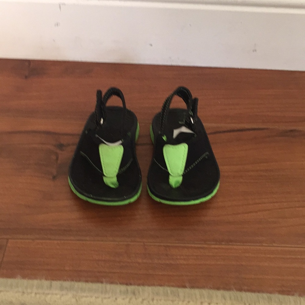 Baby’s lightweight sandals